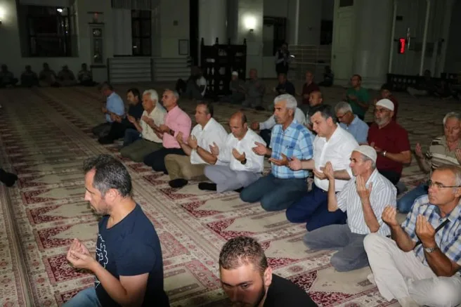 17. yıl için mevlit okutuldu