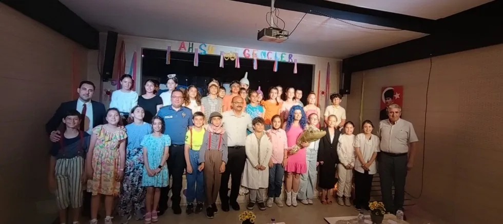 ‘Ah Şu Gençler’ Oyunu Sergilendi