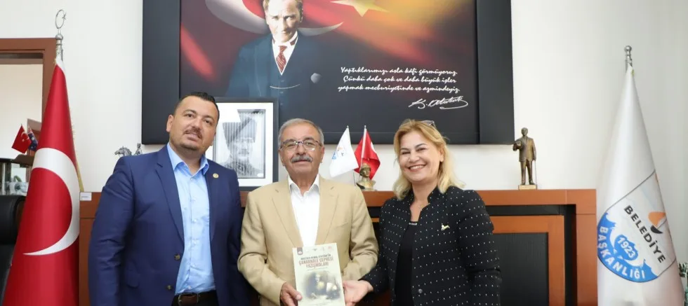 Başkan Özacar’a Kitap Hediye Edildi
