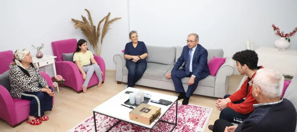 Başkan Özacar, Depremzedeleri Ziyaret Etmeye Devam Ediyor