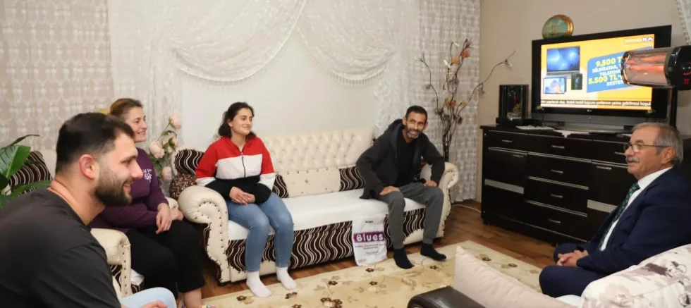 Başkan Özacar, Ev Ziyaretlerini Sürdürüyor