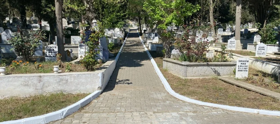Bayram Öncesi Mezarlık Temizliği