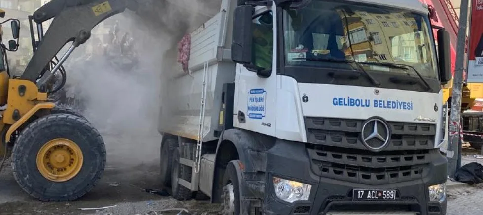 Belediye Araçları Deprem Bölgesinde Çalışmaya Başladı
