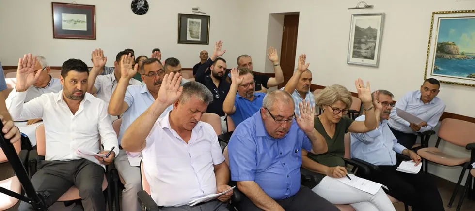 BELEDİYE MECLİSİNDE TATİL BİTTİ