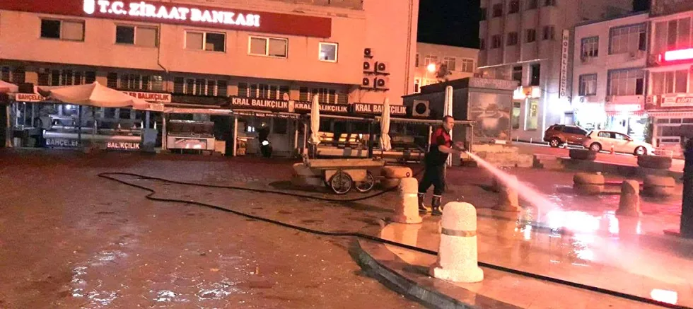 Belediye Tazyikli Suyla Temizlik Yapmaya Devam Ediyor