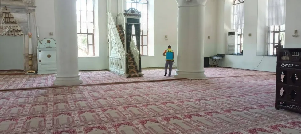 Camiler ve Avluları Dezenfekte Edildi