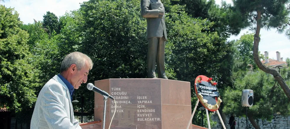 CHP’DEN ATATÜRK ANITINA ÇELENK