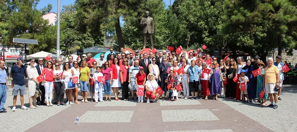 CHP’den Zafer Bayramı’nda Ata’ya Saygı Töreni