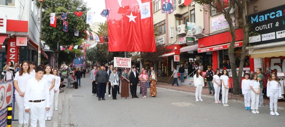 ‘Cumhuriyeti Biz Böyle Kazandık’ Tiyatral Gösterisi