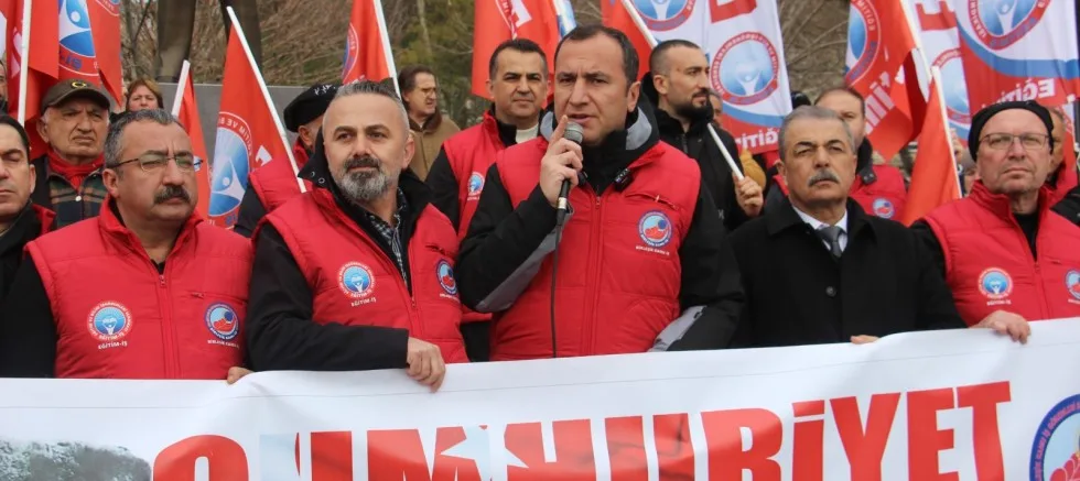 Eğitim-İş’ten İlçemizde Cumhuriyet ve Emek Yürüyüşü