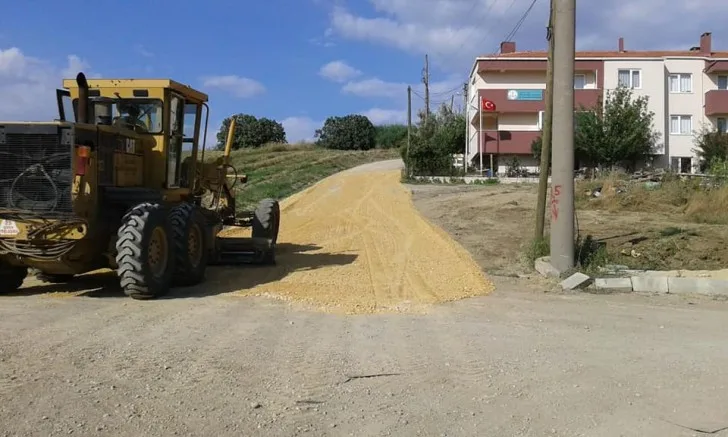 EĞRiTAŞ BöLGESiNDE YOLLARDA iYiLEŞTiRME ÇALIŞMALARI YAPILIYOR