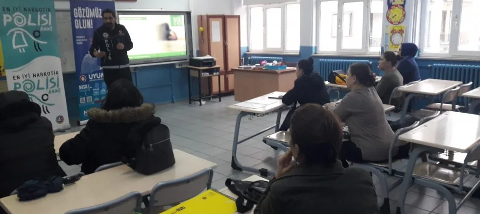 En İyi Narkotik Polisi, Anne Projesi