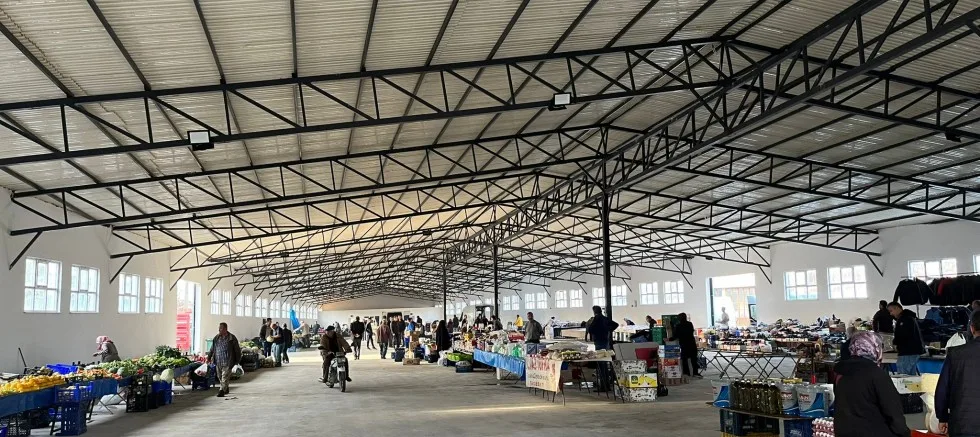 Evreşe Kapalı Pazar Yeri Açıldı