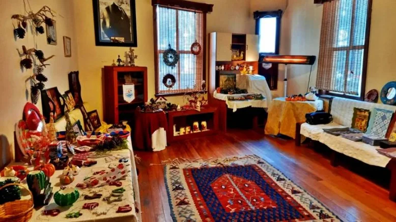 Hem Kermes, Hem Hediyelik Eşya Satışı