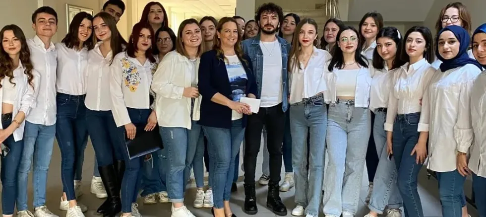 İKY Öğrencilerinden Gençlik Korosu