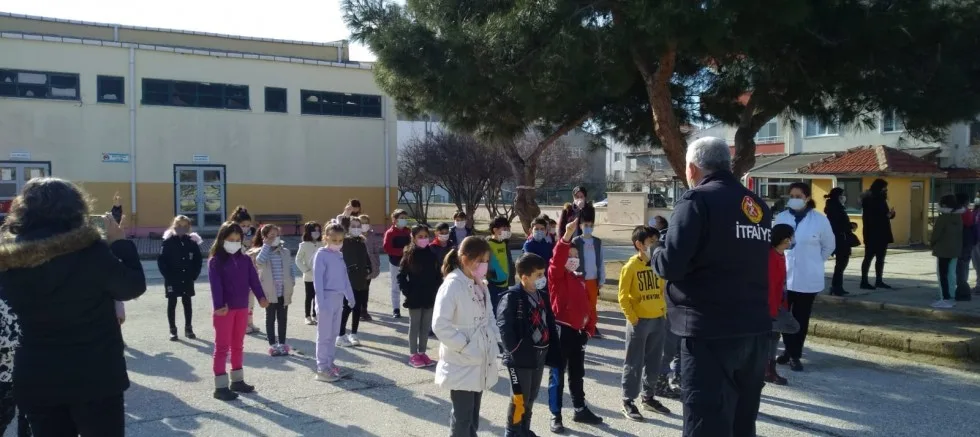 İtfaiyeden Öğrencilere Eğitim Devam Ediyor