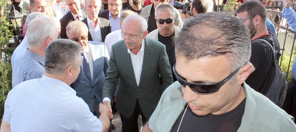 KILIÇDAROĞLU’NDAN  ŞEHİT AİLESİNE ZİYARET