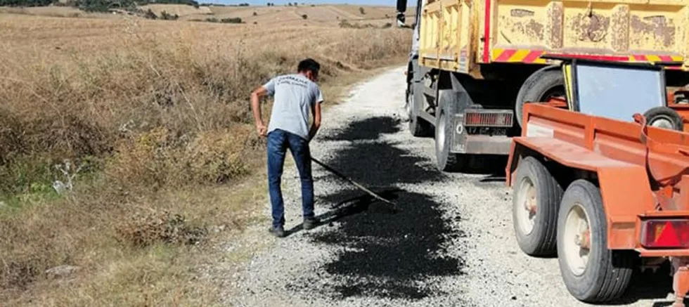 Köy Yollarında Çalışmalar Devam Ediyor