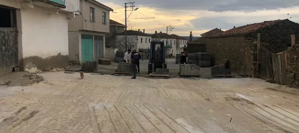 Köylerdeki Parke Taşı Çalışmaları Devam Ediyor