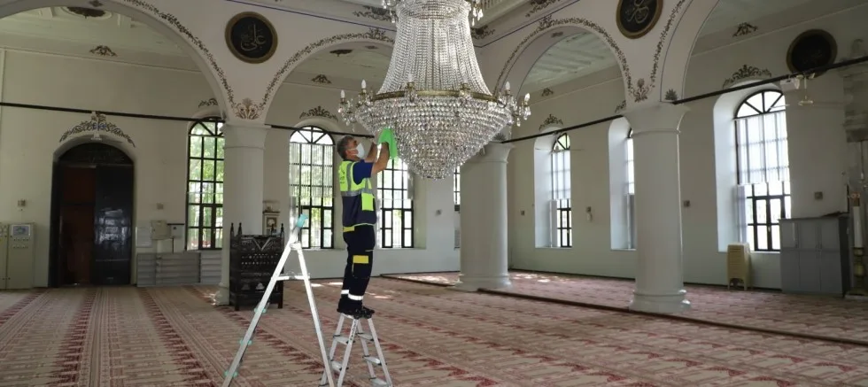 Kurban Bayramı Öncesi Camilerde Temizlik Başladı