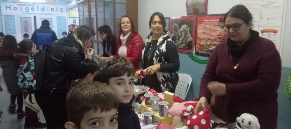 LöSEV iLÇE TEMSiLCiLiĞi GAZi SÜLEYMAN PAŞA iLKOKULUNDA STAND AÇTI
