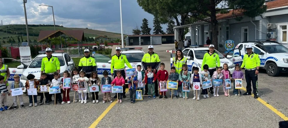 Minik Öğrencilerden İlk Yardım ve Trafik Haftası Ziyareti
