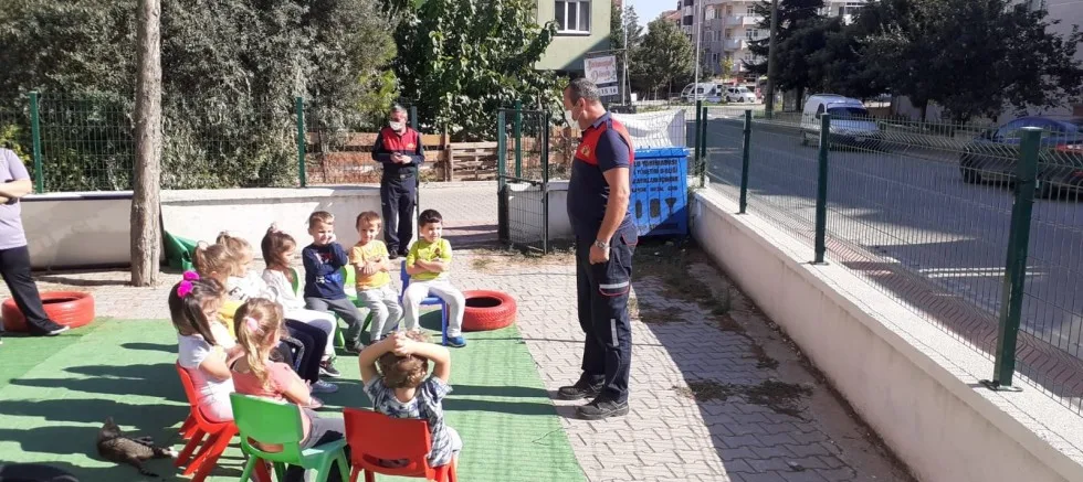 Minik Öğrencilere Yangın Eğitimi