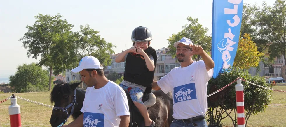 Minikler Midilli Atlara Binerek Eğlendiler