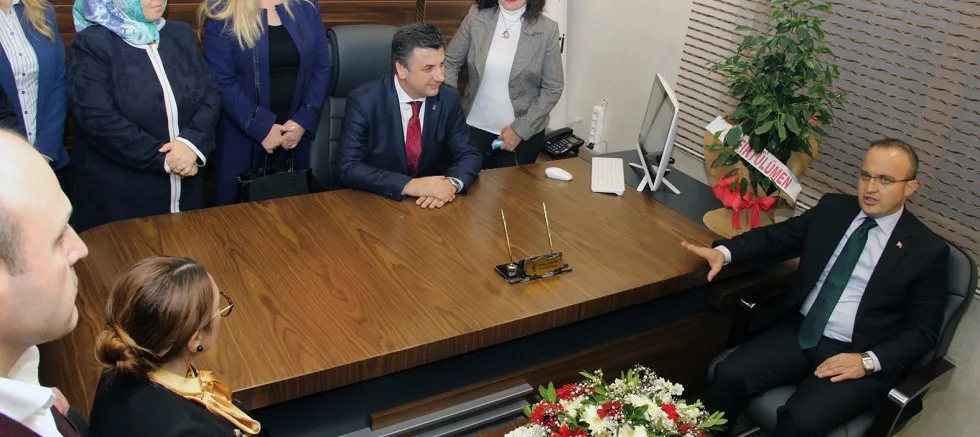 MİTİNG GİBİ AÇILIŞ