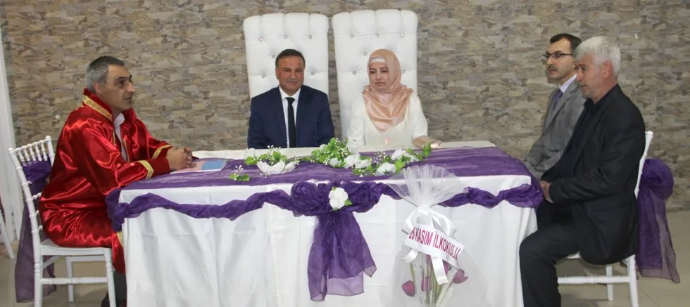 MÜFTÜ ÖZLER’DEN İLK RESMİ NİKÂH