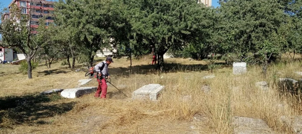 Musevi Mezarlığı Temizlendi