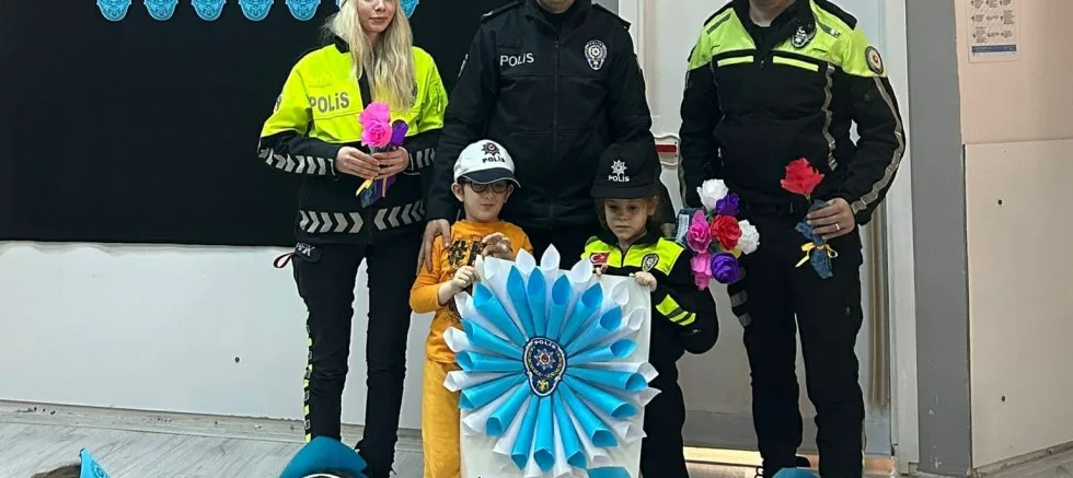 Polisten Minik Öğrencilere Ziyaret