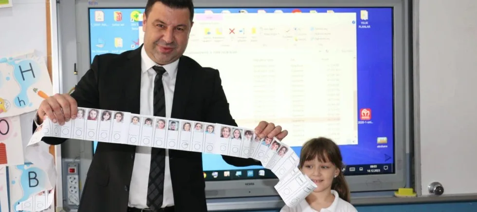 Sınıf Başkanı Seçimi İçin Sandık Başına Gittiler