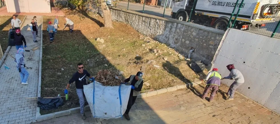 Stadyum ve Çevresi Temizlendi