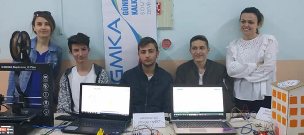 STEM Şenliğinde Projelerini Sergilediler
