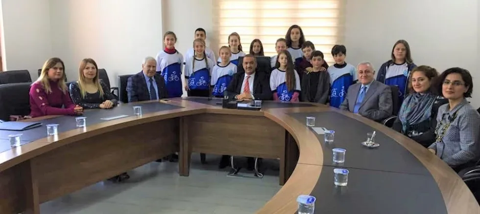 TRİATLON TAKIMI KAYMAKAM KILINÇKAYA 'YI ZİYARET ETTİ