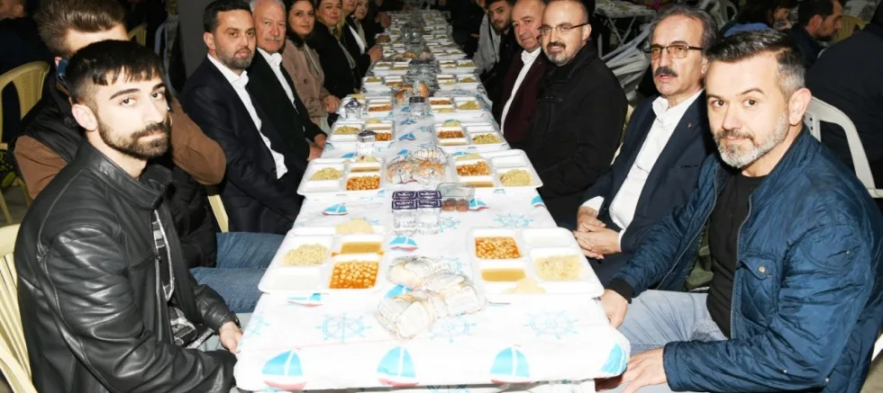 Turan, Memleketi Lapseki’de İftar Yaptı