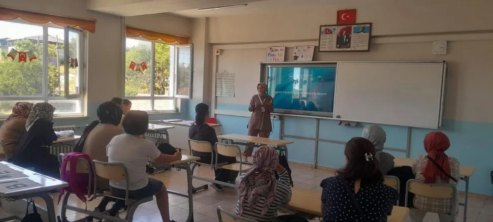Velilere ‘Bilinçli Teknoloji Kullanımı’ Eğitimi Verildi