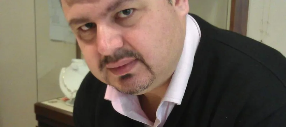 Yanık, Sevenlerini Üzdü