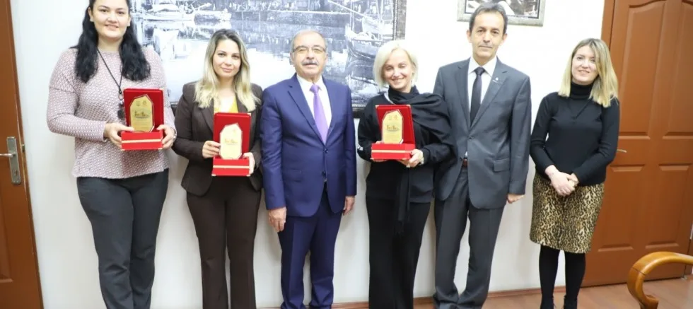 Zeka Oyunları Eğitmenlerine Plaket Verildi